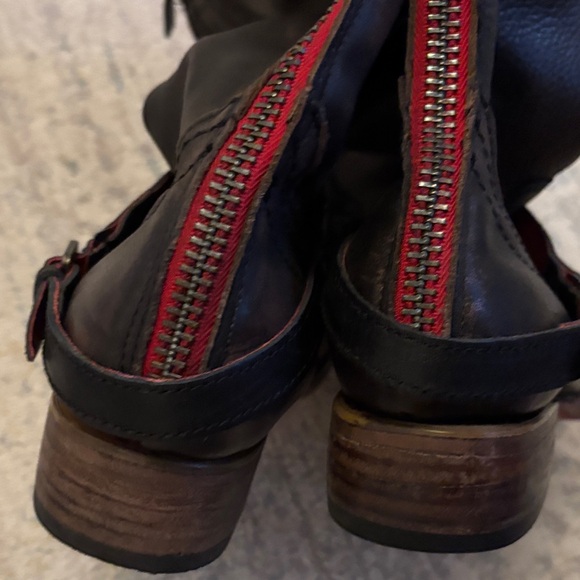 Freebird Roadey Black Leather Boots with Red Lining - Picture 8 of 8